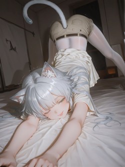 关于猫猫来到我家这档子事 <strong>明日方舟</strong>迷迭香 白丝yyds 萝莉