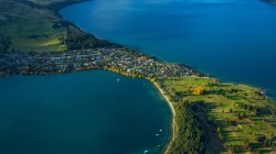 风景 海岸 海边 小镇 绿化 树木 草地 电脑 壁纸
