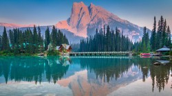 伯吉斯山和翡翠湖风景桌面壁纸