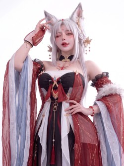 鸣潮心月狐AI图片，游戏角色cosplay