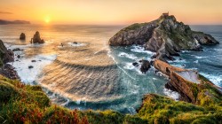 加兹特鲁加特岛风景桌面壁纸