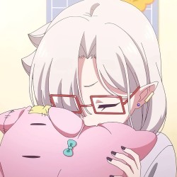 二次元动漫高清头像 不擅长吸血的吸血鬼