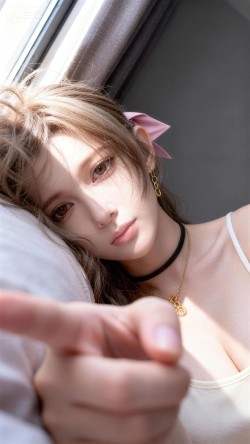 被爱丽丝这样看着，你迷不迷糊。最终幻想 steam游戏