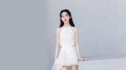 白色裙子漂亮美女孟子义电脑壁纸