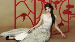 鞠婧祎长礼服 扇子 美女桌面壁纸