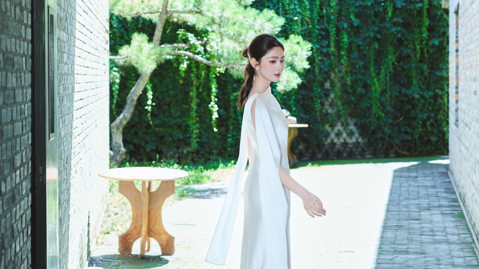 清新 白长裙美女 赵晴桌面壁纸