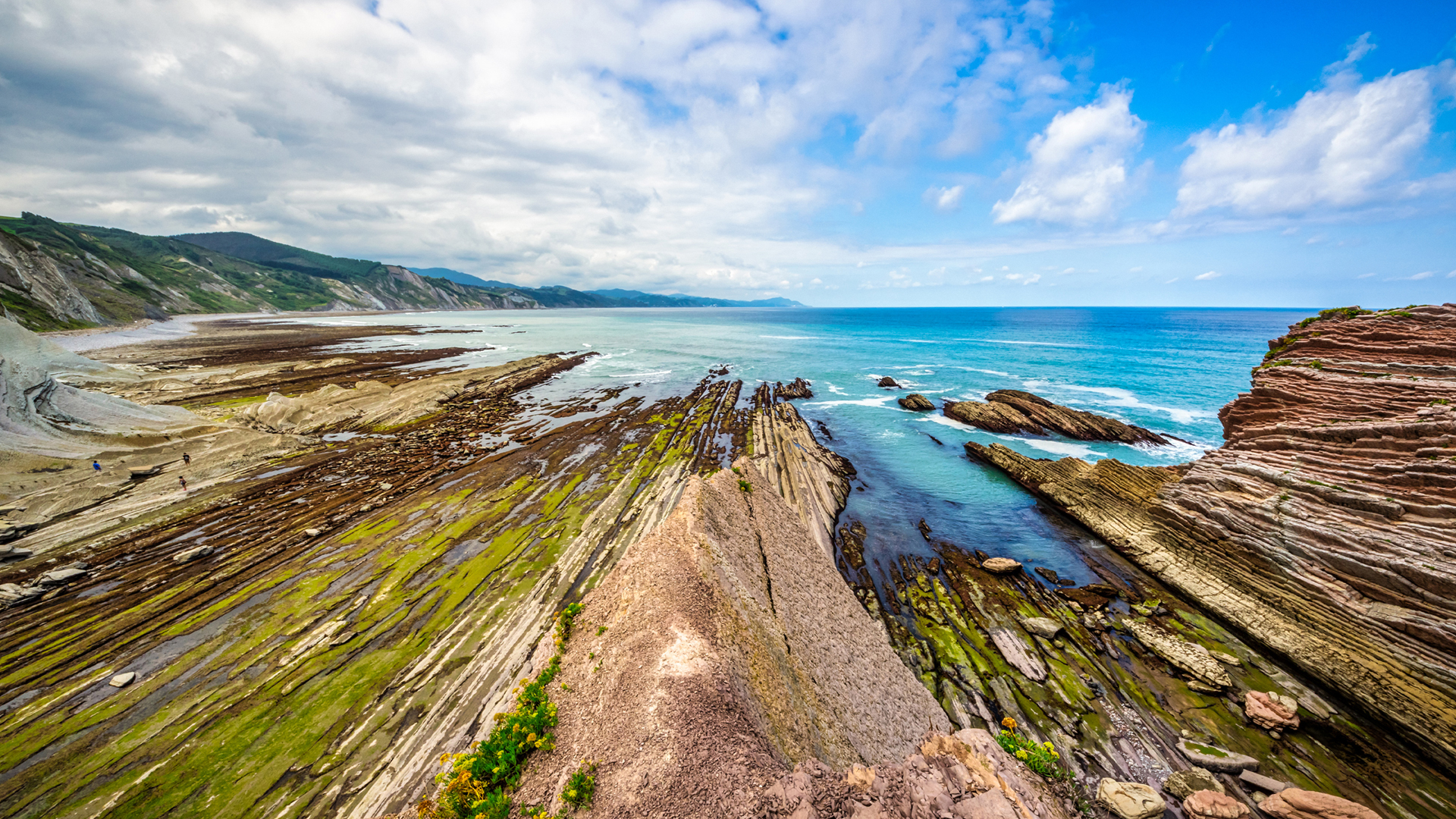 海岸岩层风景桌面壁纸
