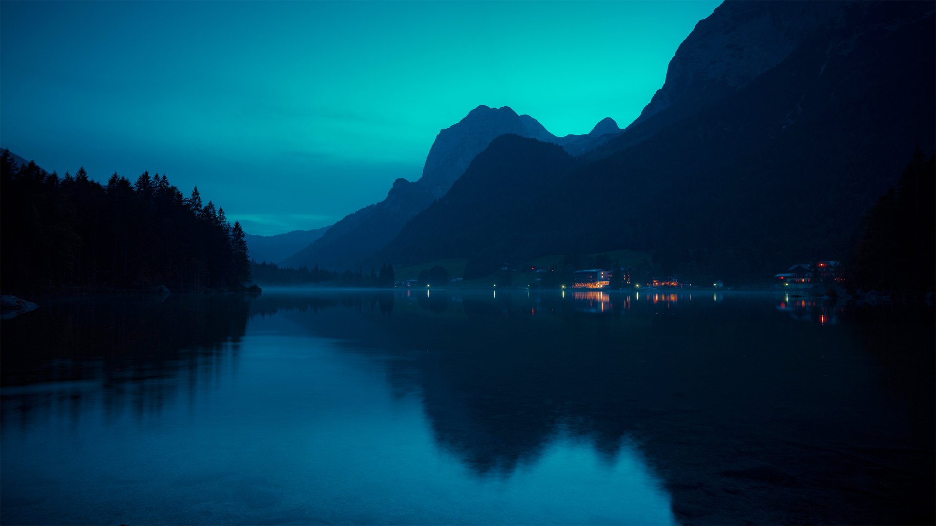 静谧山水湖泊夜景桌面壁纸